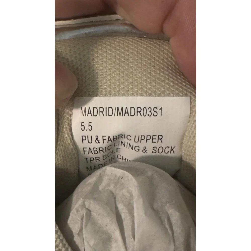 Steve Madden NYC Madrid Womens Silver Mirror Metallic Sneakers Stripes Size 5.5
